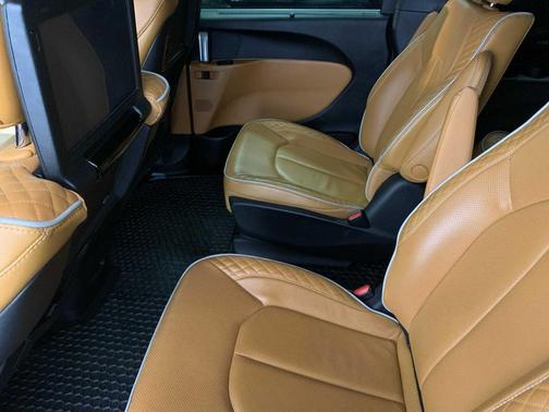 2023 Chrysler Pacifica L