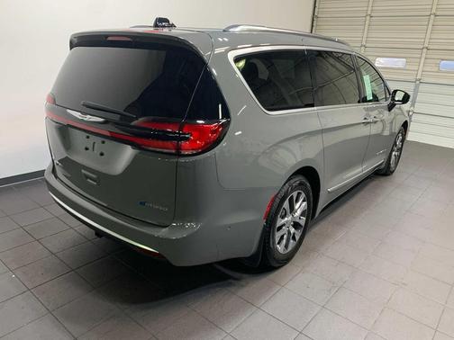 2023 Chrysler Pacifica L