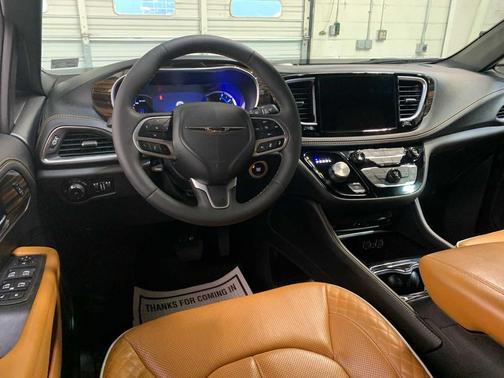 2023 Chrysler Pacifica L