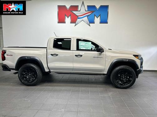 White Sands 2026 Chevrolet Colorado Trail Boss