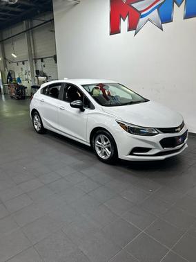 Summit White 2018 Chevrolet Cruze LT