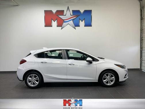 Summit White 2018 Chevrolet Cruze LT