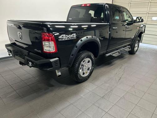 Diamond Black Crystal Pearlcoat 2021 RAM 2500 Tradesman Crew Cab 4x4 6'4' Box