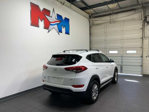 Dazzling White 2018 Hyundai TUCSON SEL