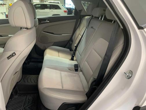 Dazzling White 2018 Hyundai TUCSON SEL