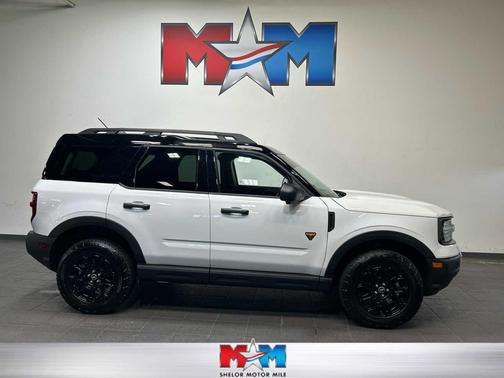 Oxford White 2025 Ford Bronco Sport Badlands