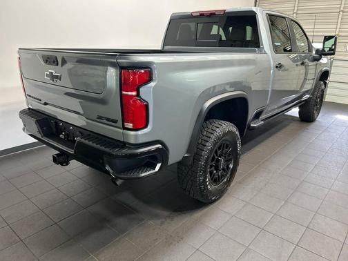Sterling Gray Metallic 2026 Chevrolet Silverado 2500 Crew Cab, Standard Bed, XR2, 4WD