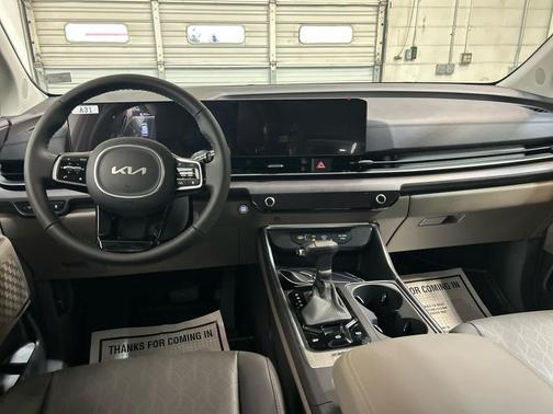 SNOW WHITE 2026 Kia Carnival EX