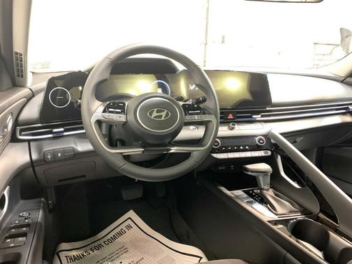 2025 Hyundai ELANTRA SEL