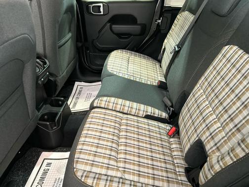 Granite Crystal Metallic Clearcoat 2026 Jeep Wrangler 4-Door 85th Anniversary Edition
