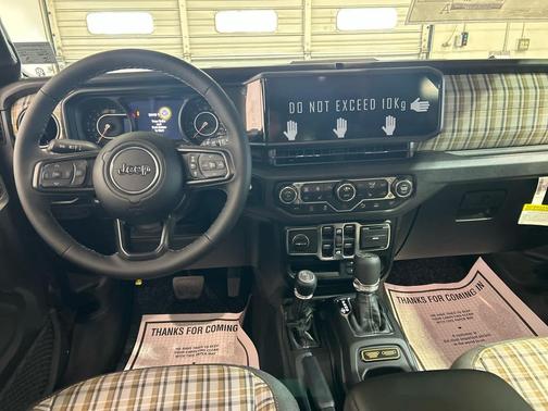 Granite Crystal Metallic Clearcoat 2026 Jeep Wrangler 4-Door 85th Anniversary Edition