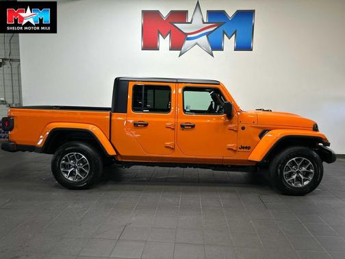 Black Clearcoat 2026 Jeep Gladiator Sport S