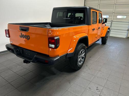 Black Clearcoat 2026 Jeep Gladiator Sport S