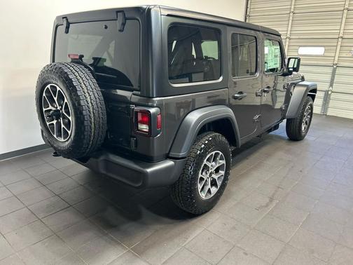 Granite Crystal Metallic Clearcoat 2026 Jeep Wrangler Sport S