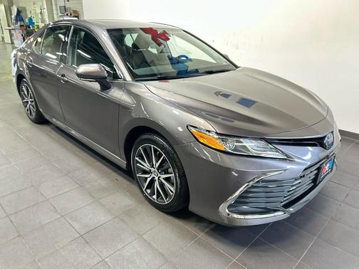 2023 Toyota Camry Hybrid XLE