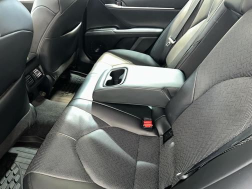 2023 Toyota Camry Hybrid XLE