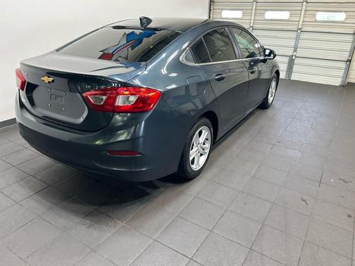 Graphite Metallic 2017 Chevrolet Cruze LT