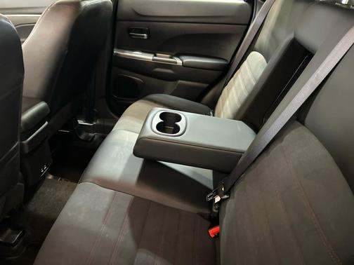Labrador Black Pearl 2024 Mitsubishi Outlander Sport SE