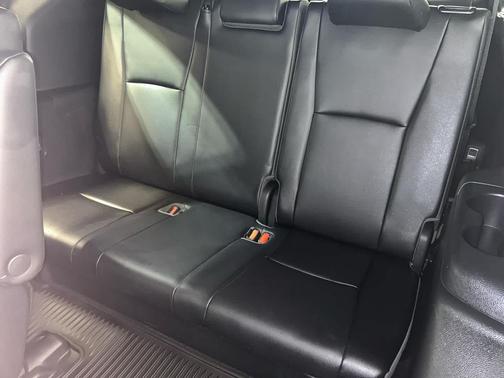 Magnetic Gray Metallic 2021 Toyota Highlander XLE