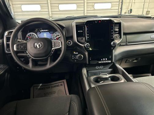 Diamond Black Crystal Pearlcoat 2025 RAM 1500 Big Horn/Lone Star