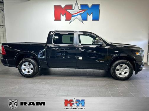 Diamond Black Crystal Pearlcoat 2025 RAM 1500 Big Horn/Lone Star