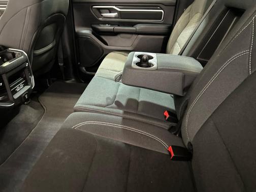 Diamond Black Crystal Pearlcoat 2025 RAM 1500 Big Horn/Lone Star