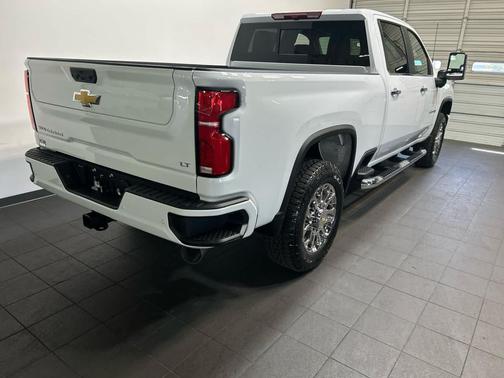 Summit White 2026 Chevrolet Silverado 2500 LT