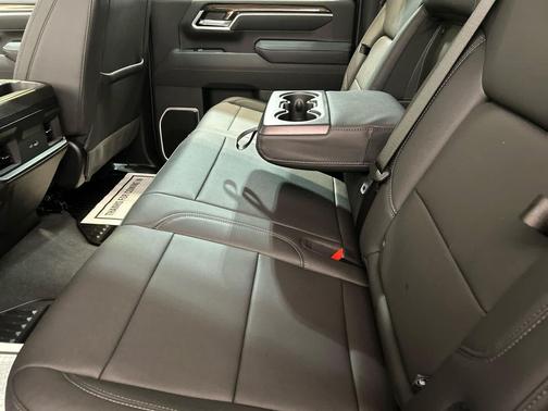Summit White 2026 Chevrolet Silverado 2500 LT