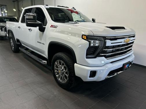 Summit White 2026 Chevrolet Silverado 2500 LT