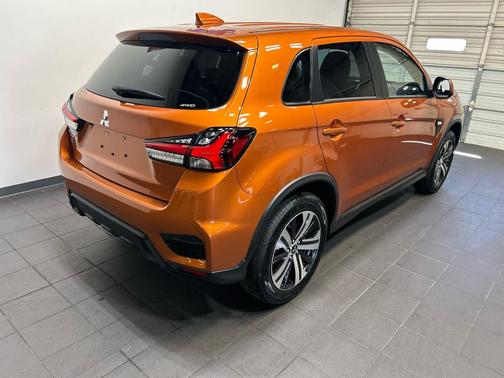 SUNSHINE ORANGE 2026 Mitsubishi Outlander Sport 2.0 ES