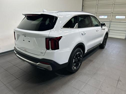 GLACIAL WHITE 2026 Kia Sorento S