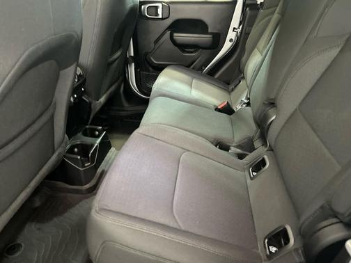 Silver Zynith Clearcoat 2023 Jeep Gladiator Sport S