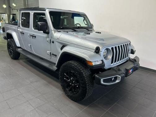 Silver Zynith Clearcoat 2023 Jeep Gladiator Sport S