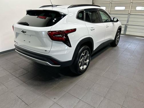 Summit White 2024 Chevrolet Trax LT