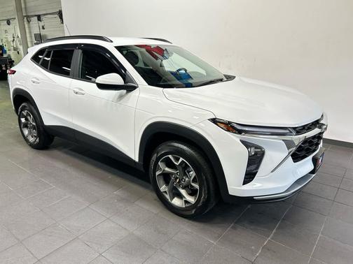 Summit White 2024 Chevrolet Trax LT