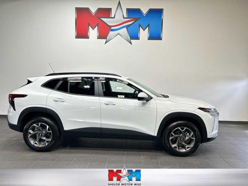 Summit White 2024 Chevrolet Trax LT