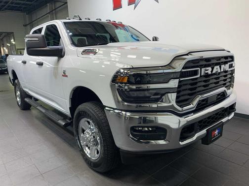 2025 RAM 2500 Tradesman Crew Cab 4x4 6'4' Box