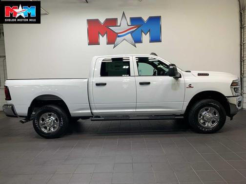 2025 RAM 2500 Tradesman Crew Cab 4x4 6'4' Box