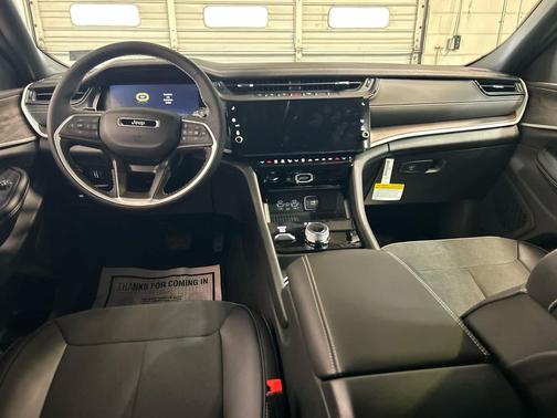 High Gloss Black 2027 Jeep Grand Cherokee Altitude