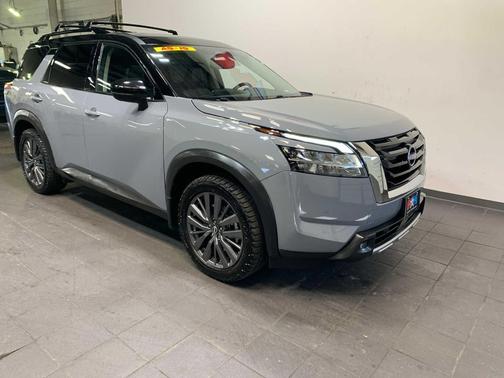 2022 Nissan Pathfinder SL 4WD