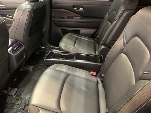 2022 Nissan Pathfinder SL 4WD