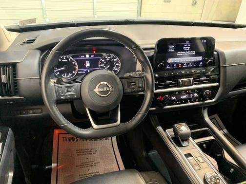 2022 Nissan Pathfinder SL 4WD