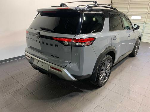 2022 Nissan Pathfinder SL 4WD