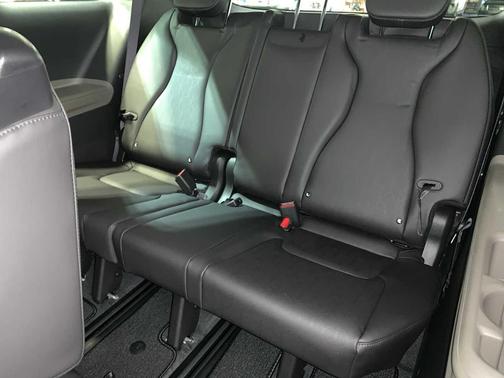 2026 Kia Carnival Hybrid LXS