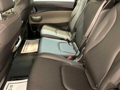 2026 Kia Carnival Hybrid LXS