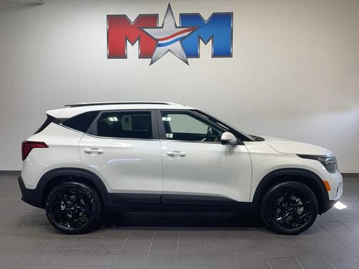 SNOW WHITE 2026 Kia Seltos EX