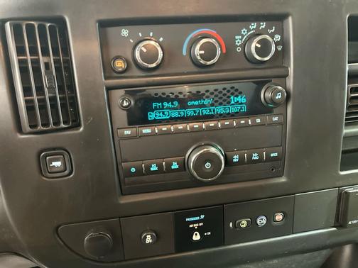 Summit White 2018 Chevrolet Express 2500 Work Van