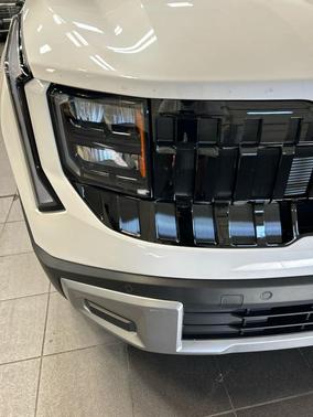 Snow White Pearl 2027 Kia Seltos S