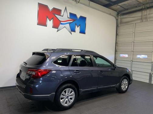 Carbide Gray Metallic 2017 Subaru Outback 2.5i Premium