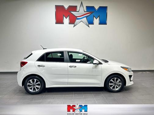 Clear White 2022 Kia Rio S